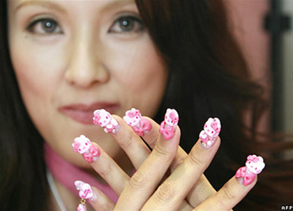 hello_kitty_nails.jpg